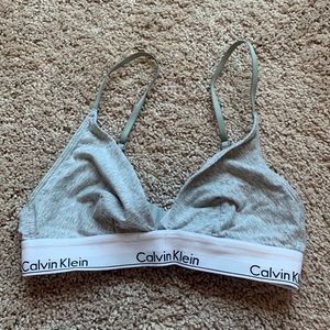 SUPER comfortable Calvin Klein bralette grey